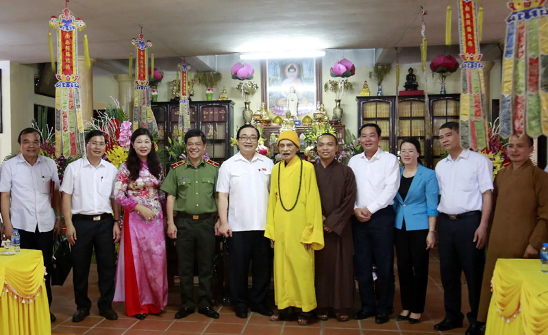 Bí thư Thành ủy Hoàng Trung Hải thăm, chúc mừng Đại lão Hòa thượng Thích Phổ Tuệ