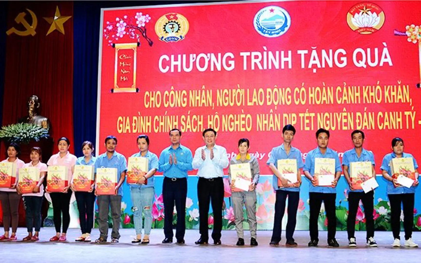 Phó Thủ tướng Vương Đình Huệ tham dự chương trình Tết vì người nghèo