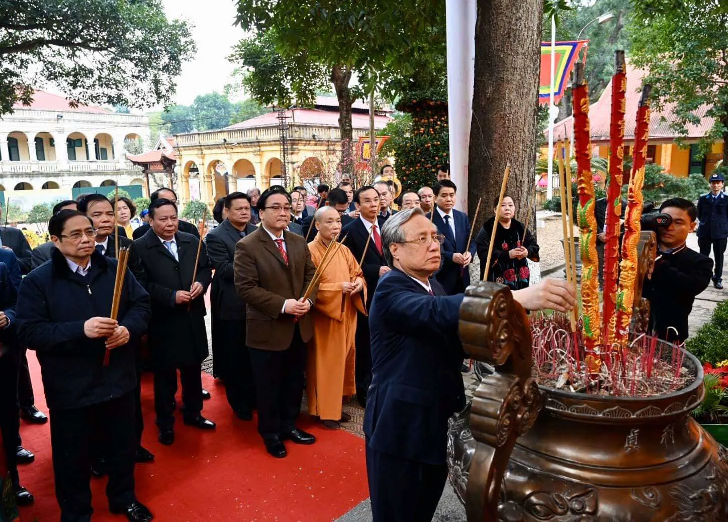 Lãnh đạo Đảng, Nhà nước, TP Hà Nội dâng hương, trồng cây đầu xuân tại Khu di tích Hoàng Thành Thăng Long