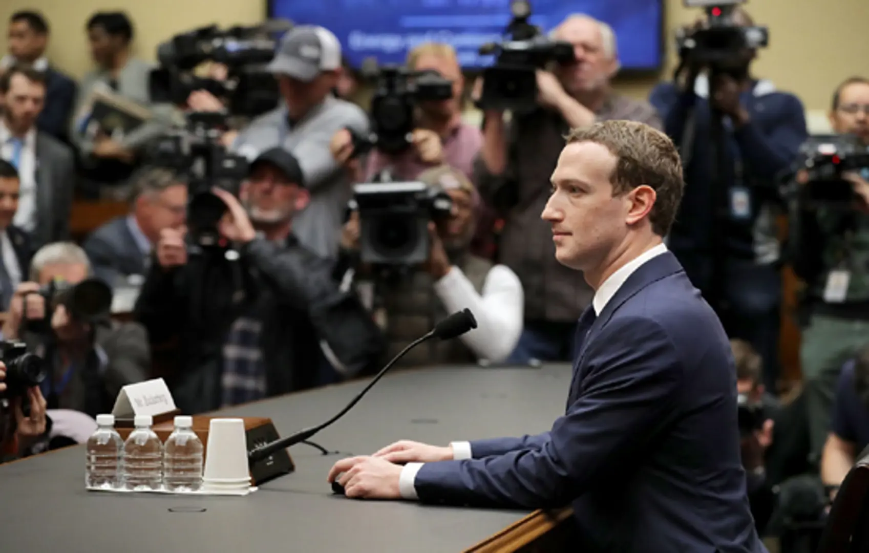 Zuckerberg thừa nhận thu thập dữ liệu ngay cả khi người dùng không đăng nhập Facebook