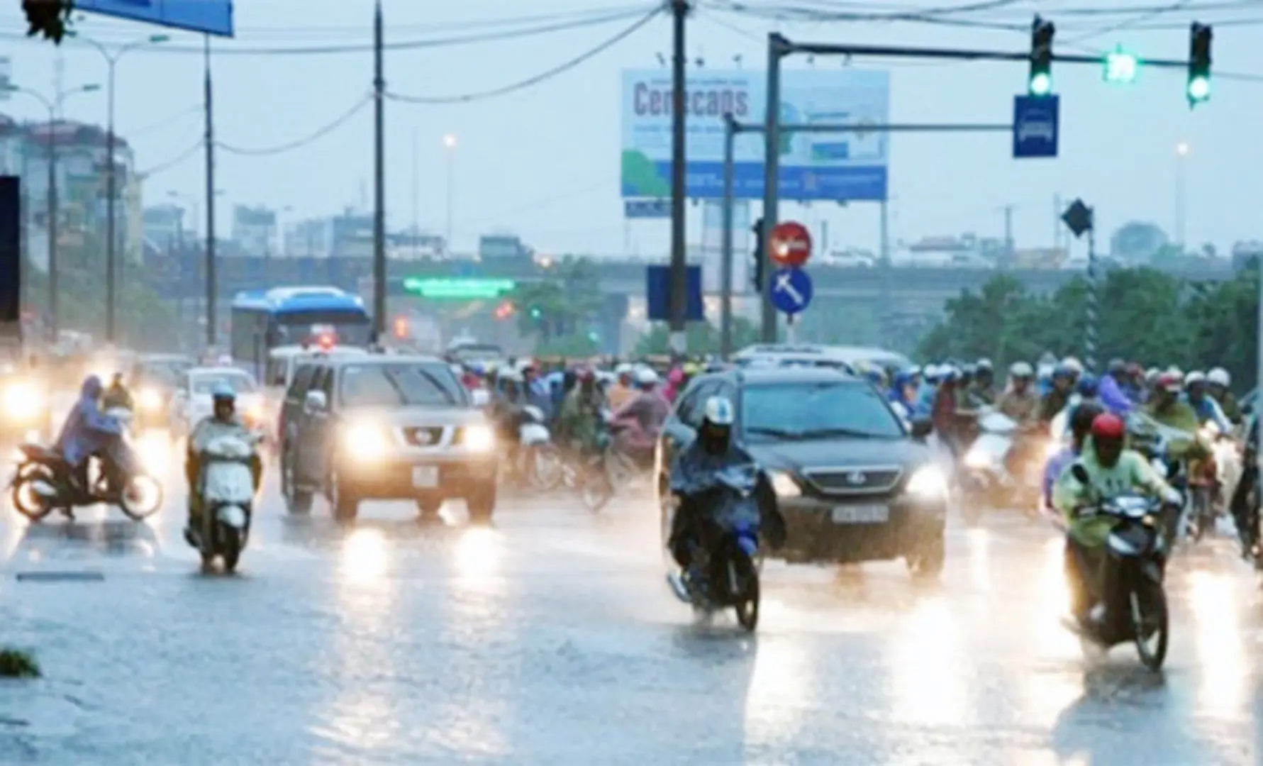 Hà Nội: Cảnh báo mưa rào và dông tại các quận phía tây thành phố