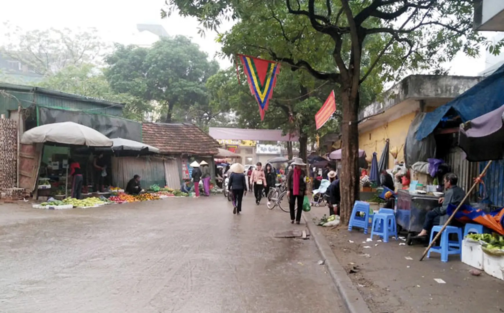 Tiếp bài hệ lụy từ chợ tạm Thổ Quan: Vẫn chờ giải pháp căn cơ