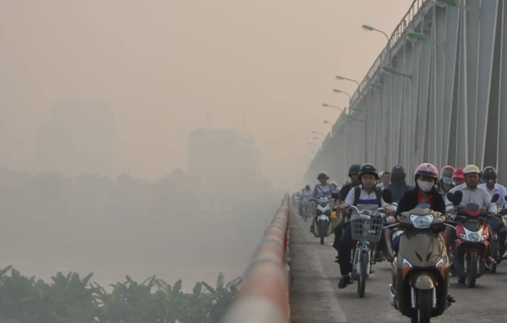 Hà Nội sáng sớm có sương mù, trưa chiều trời nắng