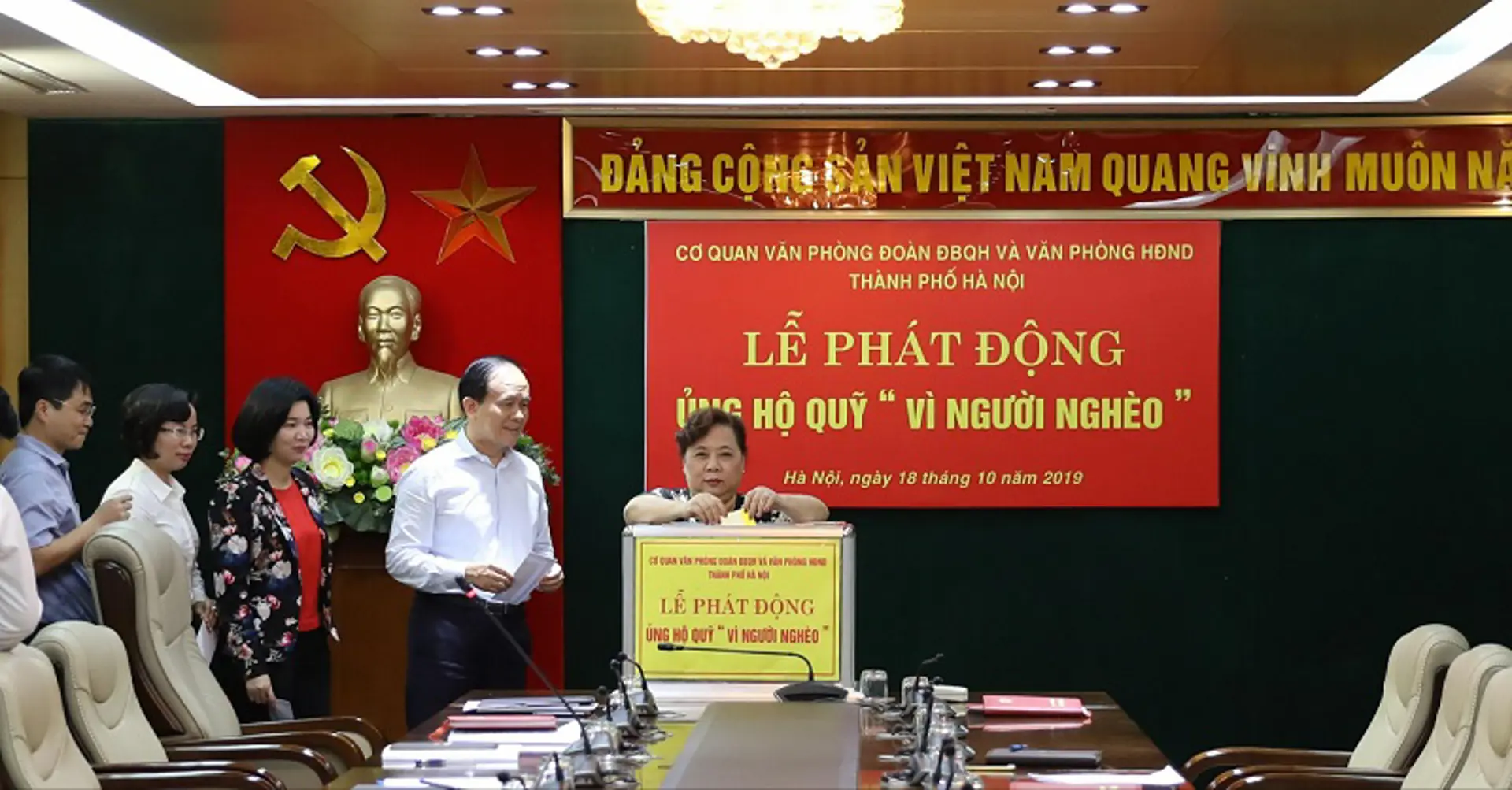 Văn phòng Đoàn Đại biểu Quốc hội và Văn phòng HĐND TP Hà Nội phát động ủng hộ Quỹ “Vì người nghèo”