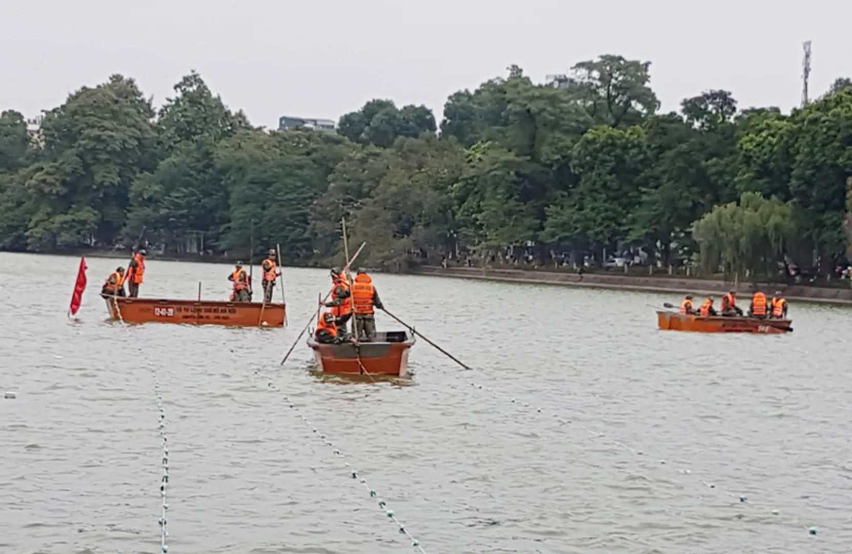 Hà Nội sẵn sàng cho việc nạo vét bùn Hồ Gươm