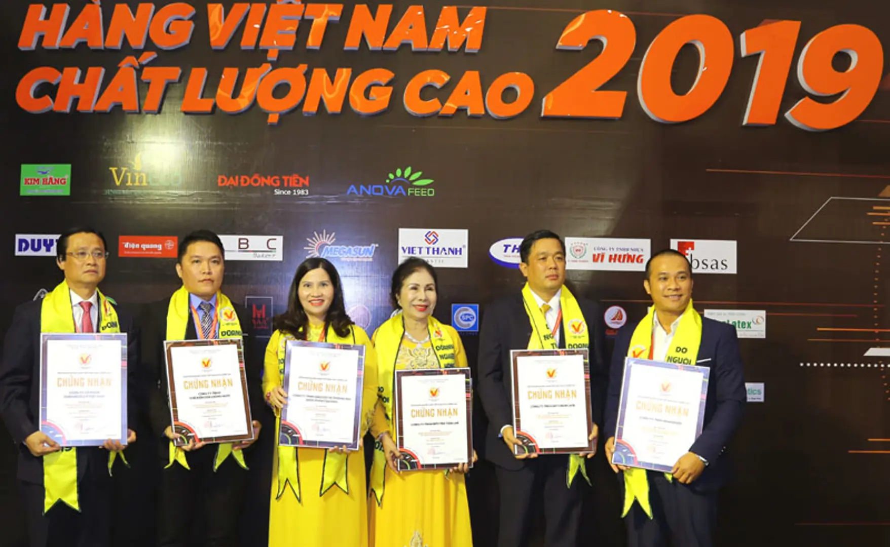 Dược phẩm Tâm Bình vinh dự nhận thưởng Hàng Việt Nam chất lượng cao 2019