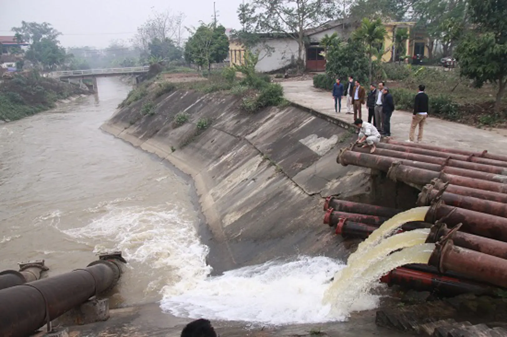 Chống thất thoát nguồn nước gieo cấy vụ Đông Xuân