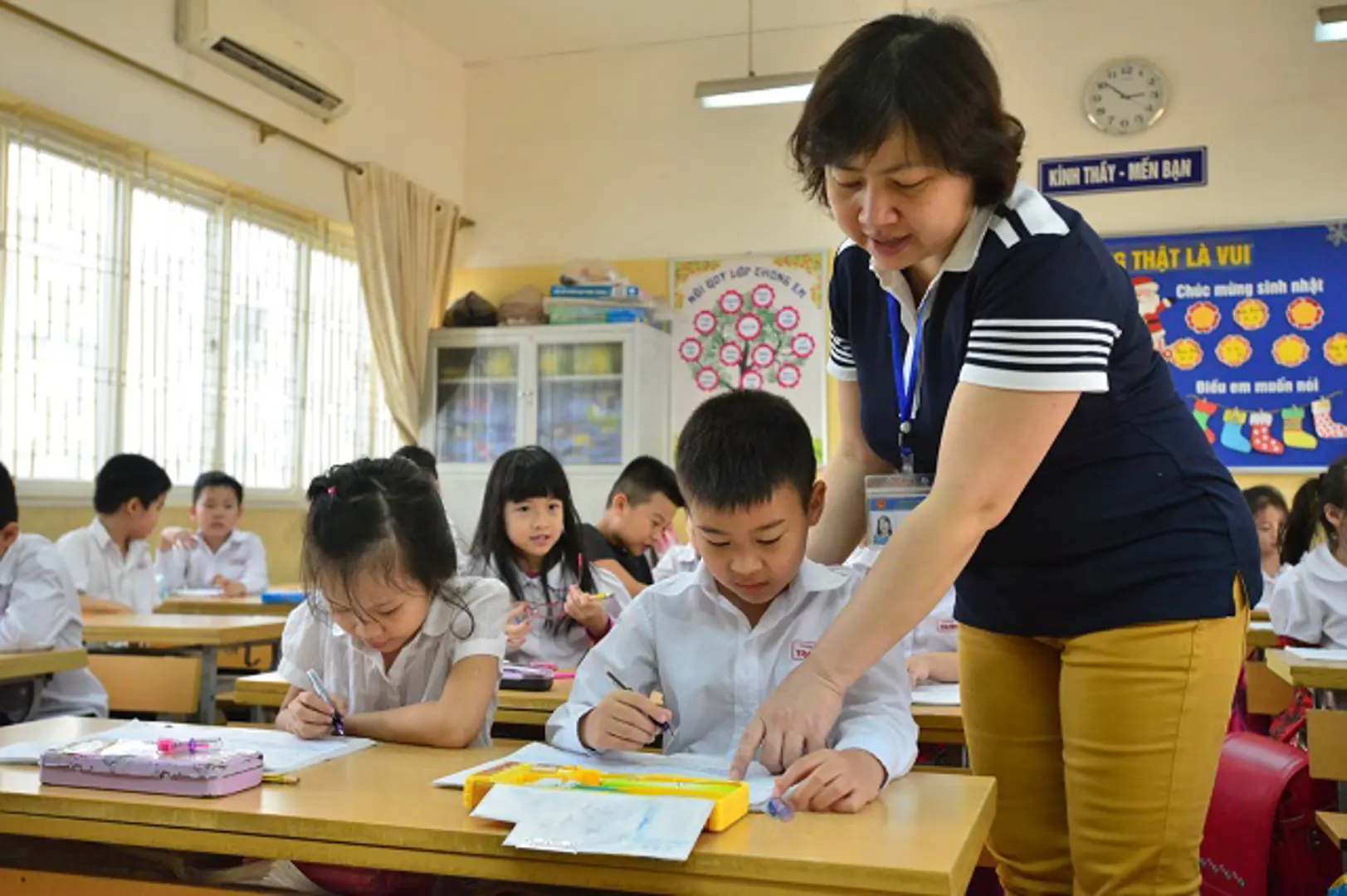 Xếp lương giáo viên ở bậc cao nhất: Không nên “đầu hàng” trước chính sách nhân văn