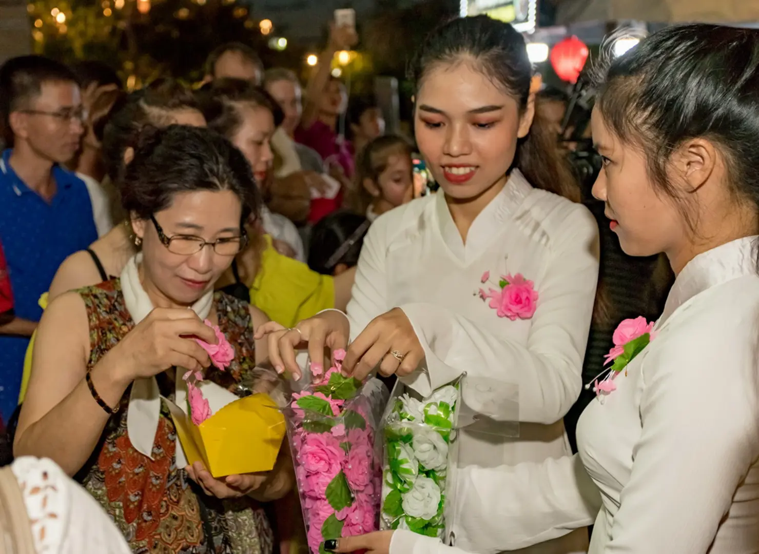 [Ảnh] Thắp sáng 7 đài sen mùa Vu Lan năm 2019 - Hành trình về với yêu thương