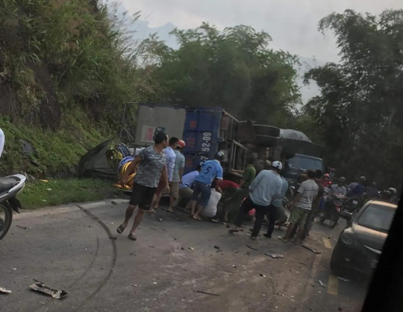 Ô tô mất phanh đâm liên hoàn ở dốc Cun, 3 người thương vong