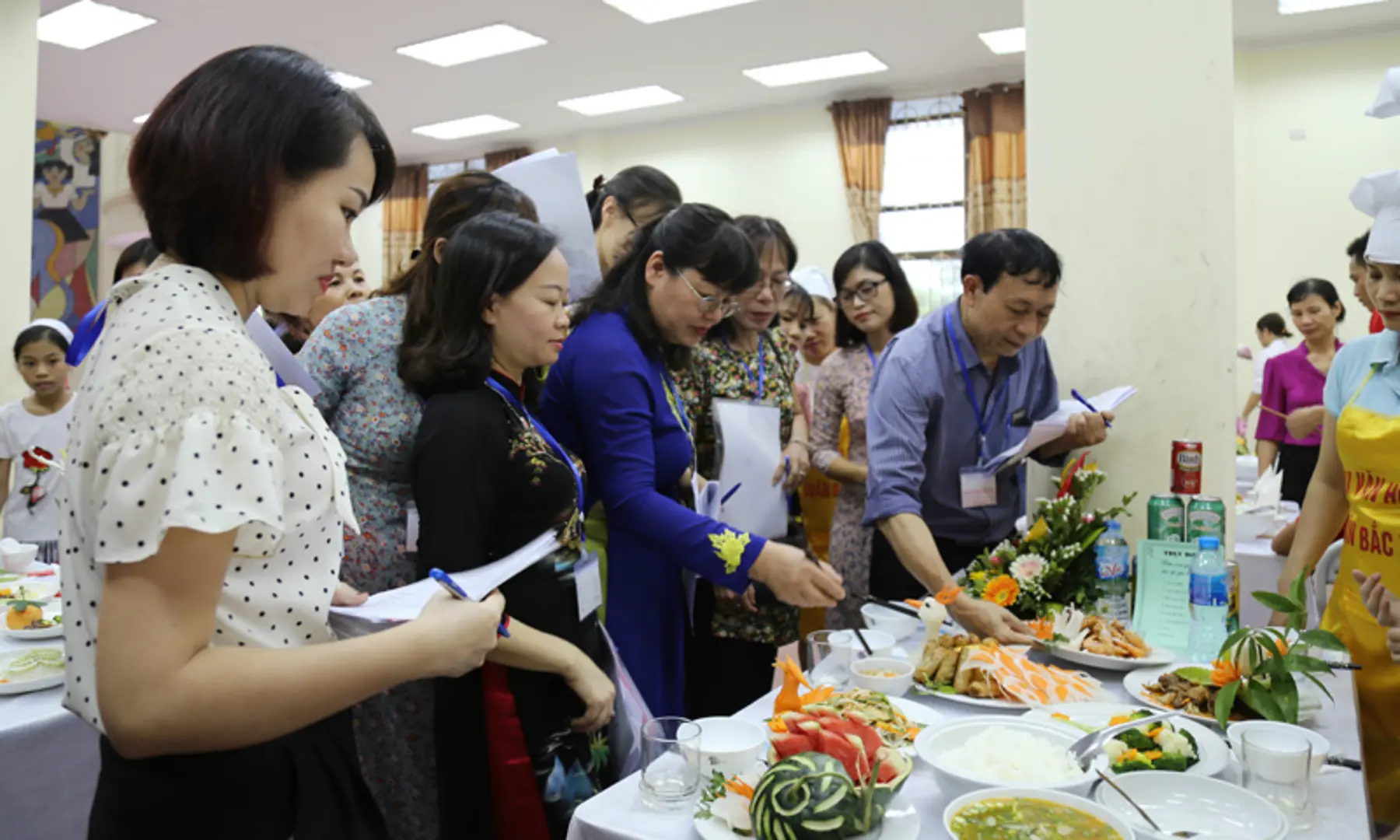 Bữa cơm gia đình ấm áp yêu thương