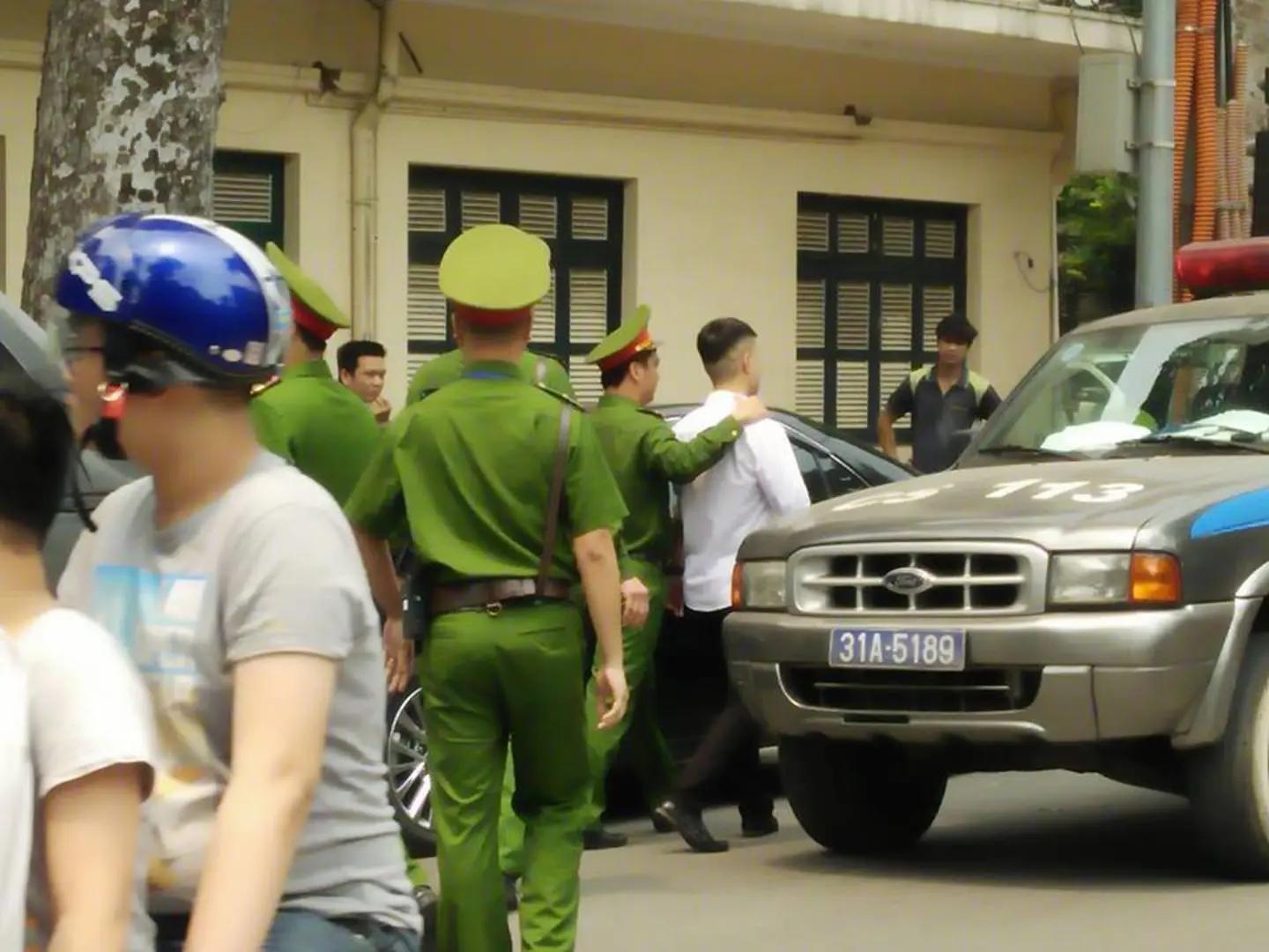 Hà Nội: Nghi vấn nữ nhân viên nhà hàng bị sàm sỡ, hành hung