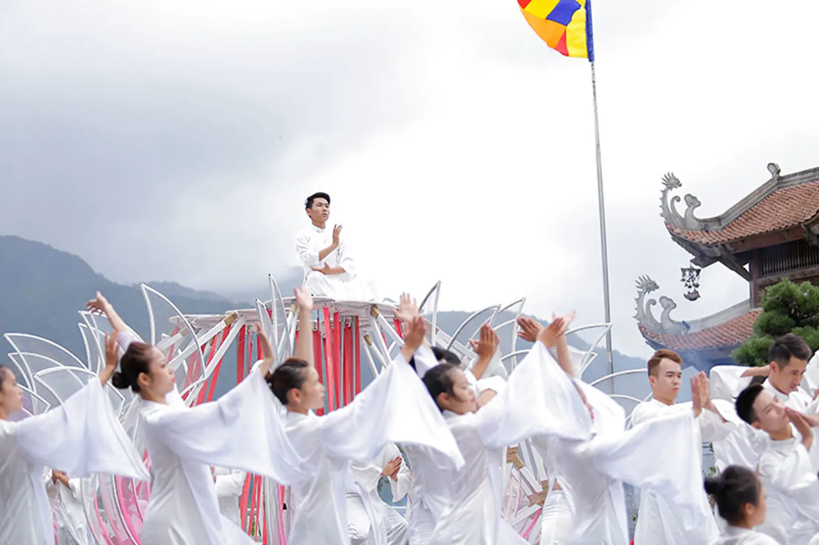 Đạo diễn Phạm Hoàng Nam: Tôi làm "Vũ điệu trên mây" bằng cả trái tim!