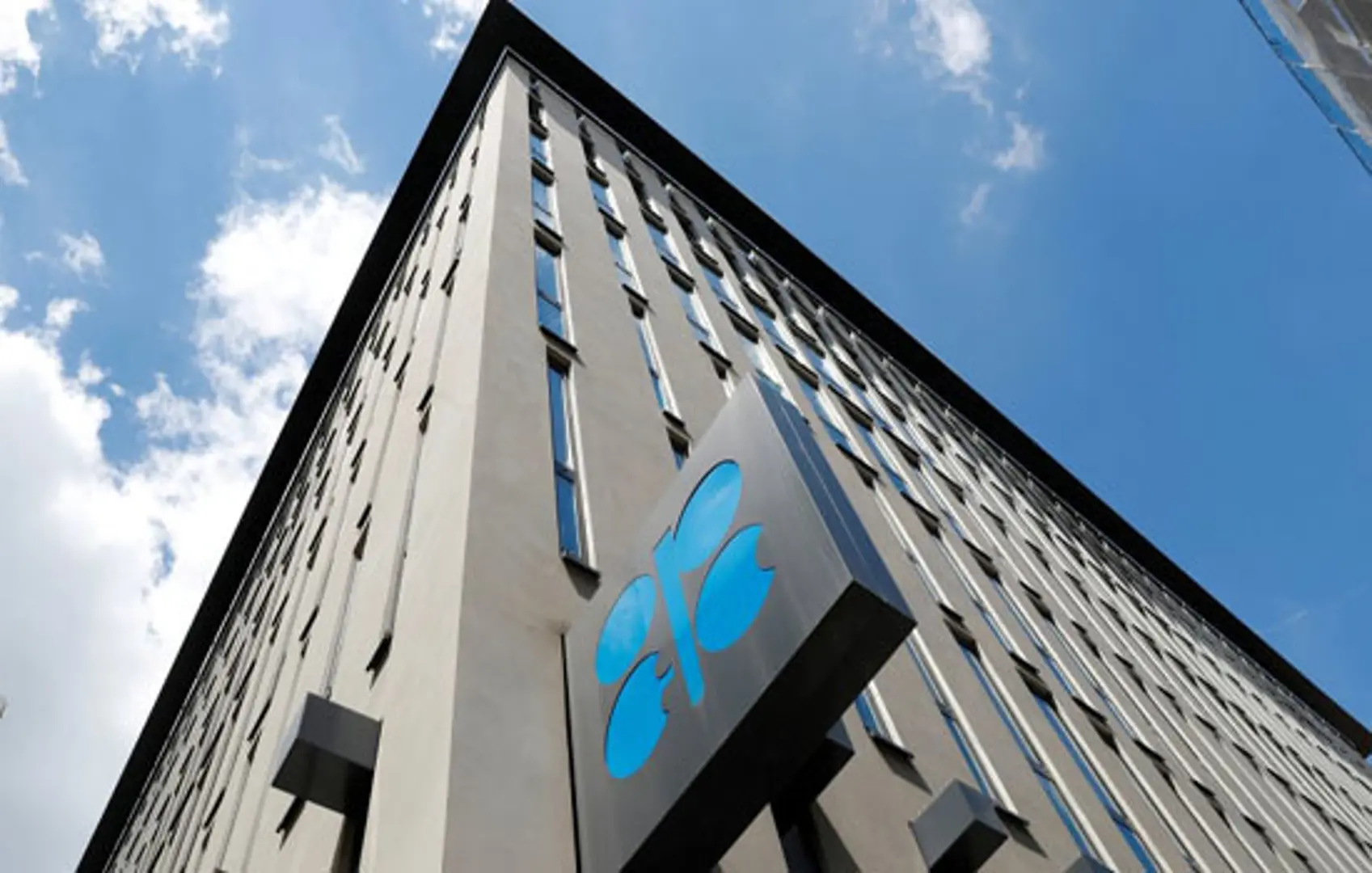 OPEC khó thuyết phục Nga tiếp tục cắt giảm sản xuất dầu