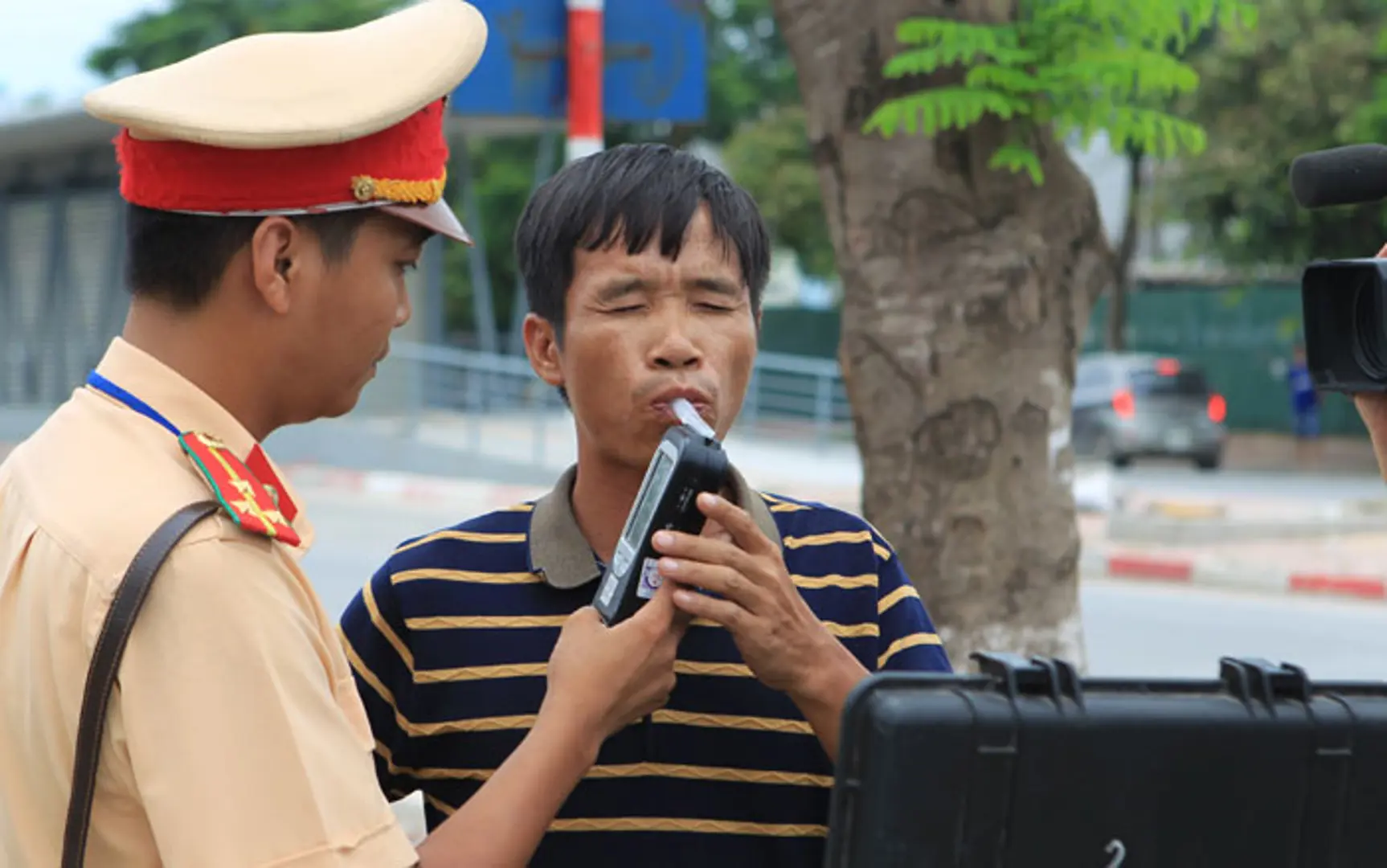 Đẩy lùi vấn nạn “ma men” sau tay lái: Chỉ tăng chế tài xử phạt  là chưa đủ