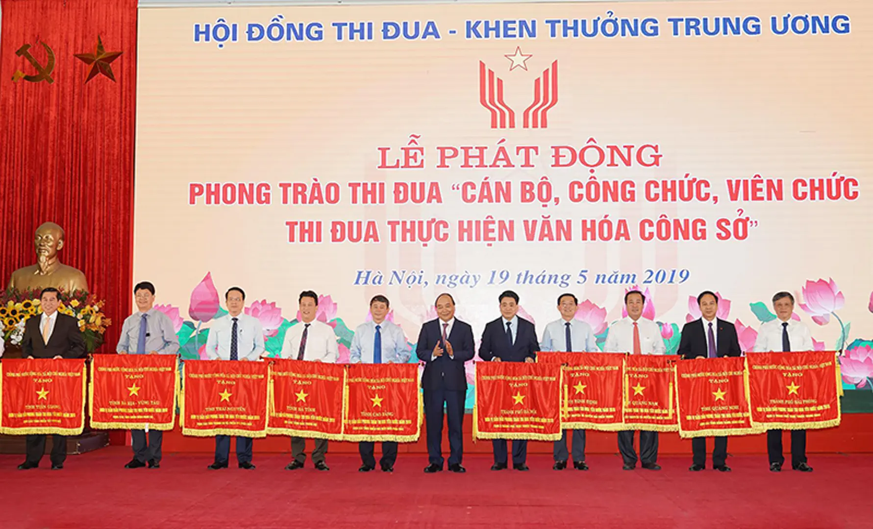 Thủ tướng Nguyễn Xuân Phúc: Xóa bỏ văn hóa “Sáng cắp ô đi, chiều cắp về”