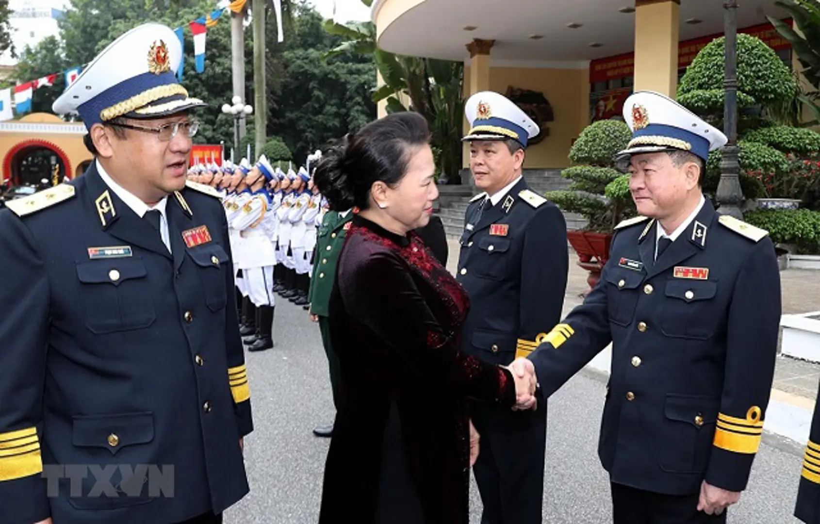 Chủ tịch Quốc hội chúc mừng cán bộ, chiến sĩ Quân chủng Hải quân