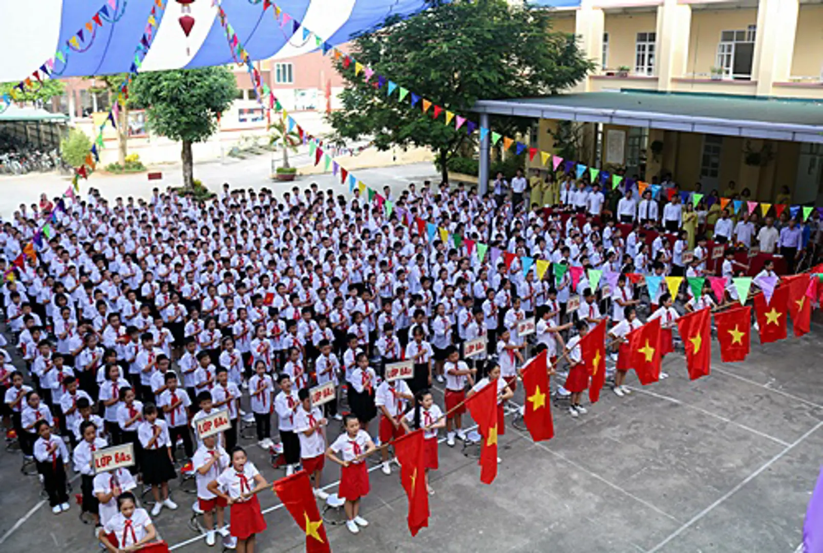 Chương Mỹ có gần 74.000 học sinh đến trường