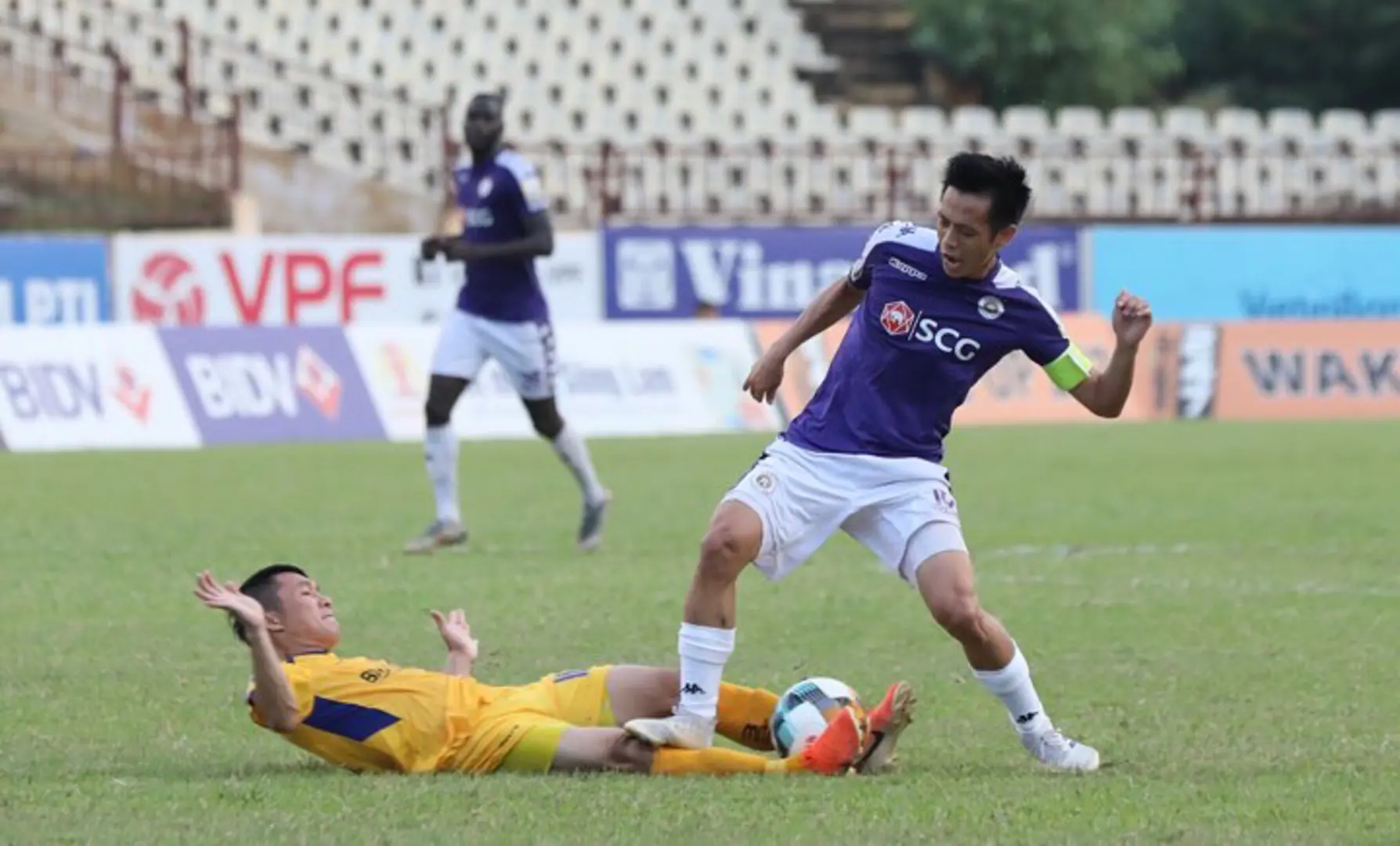 Tiền đạo Văn Quyết bị treo giò hết mùa giải V-League 2019