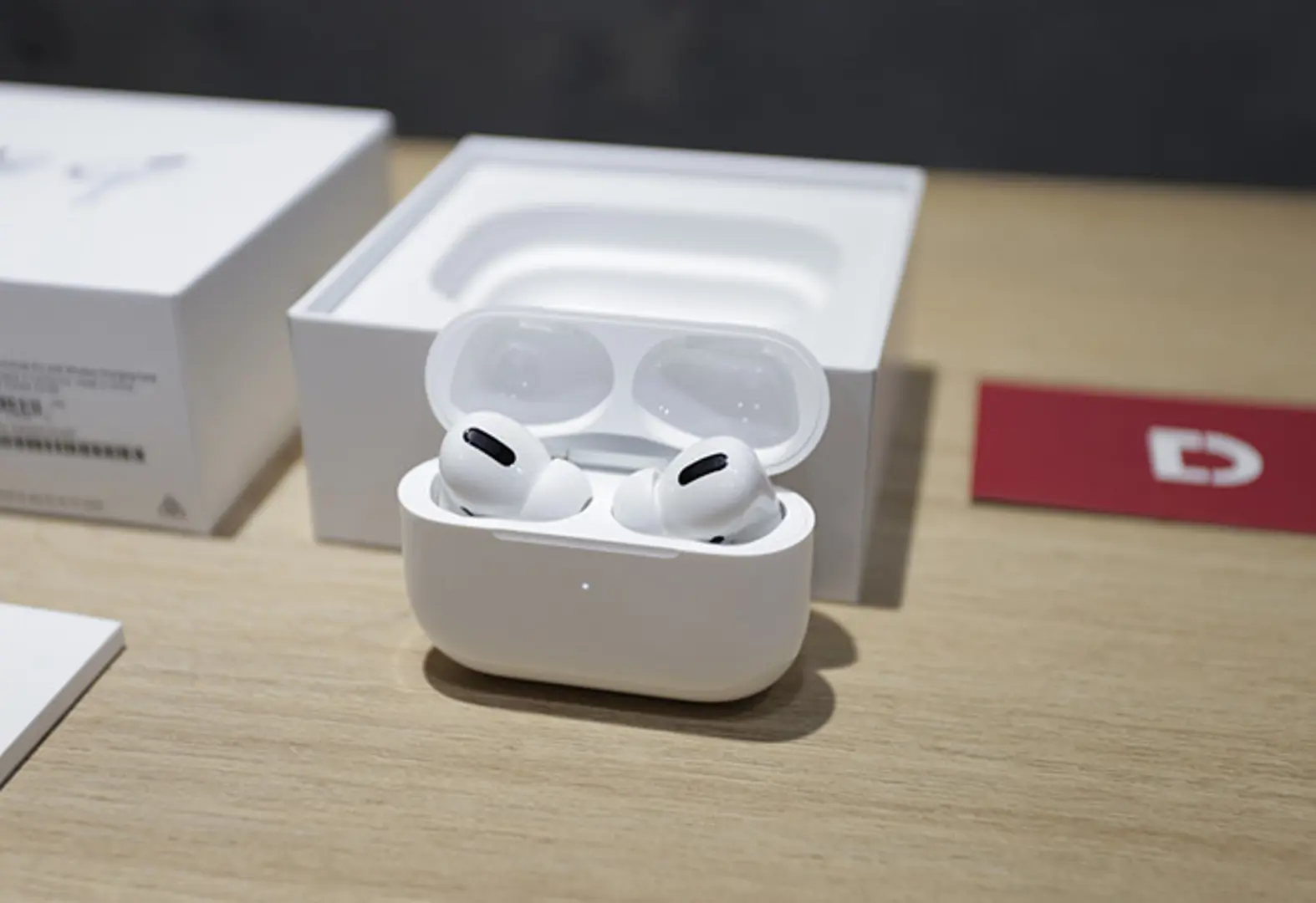 Vừa ra mắt, AirPods Pro giảm hơn 1 triệu đồng