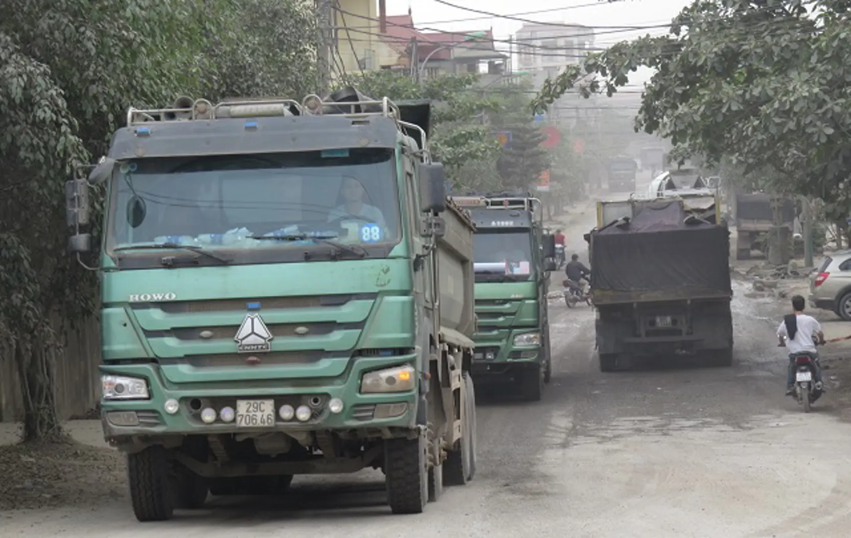 Thị trấn Phú Minh, huyện Phú Xuyên: Ngộp thở vì xe quá tải