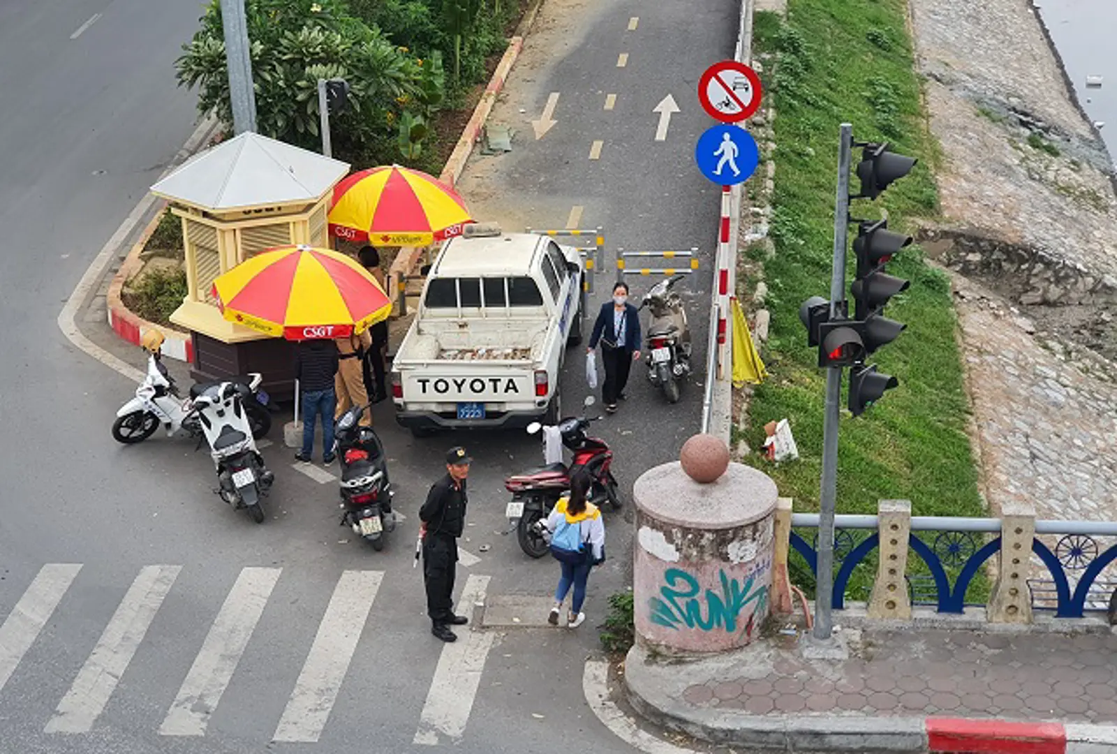 Chốt cảnh sát gây cản trở giao thông