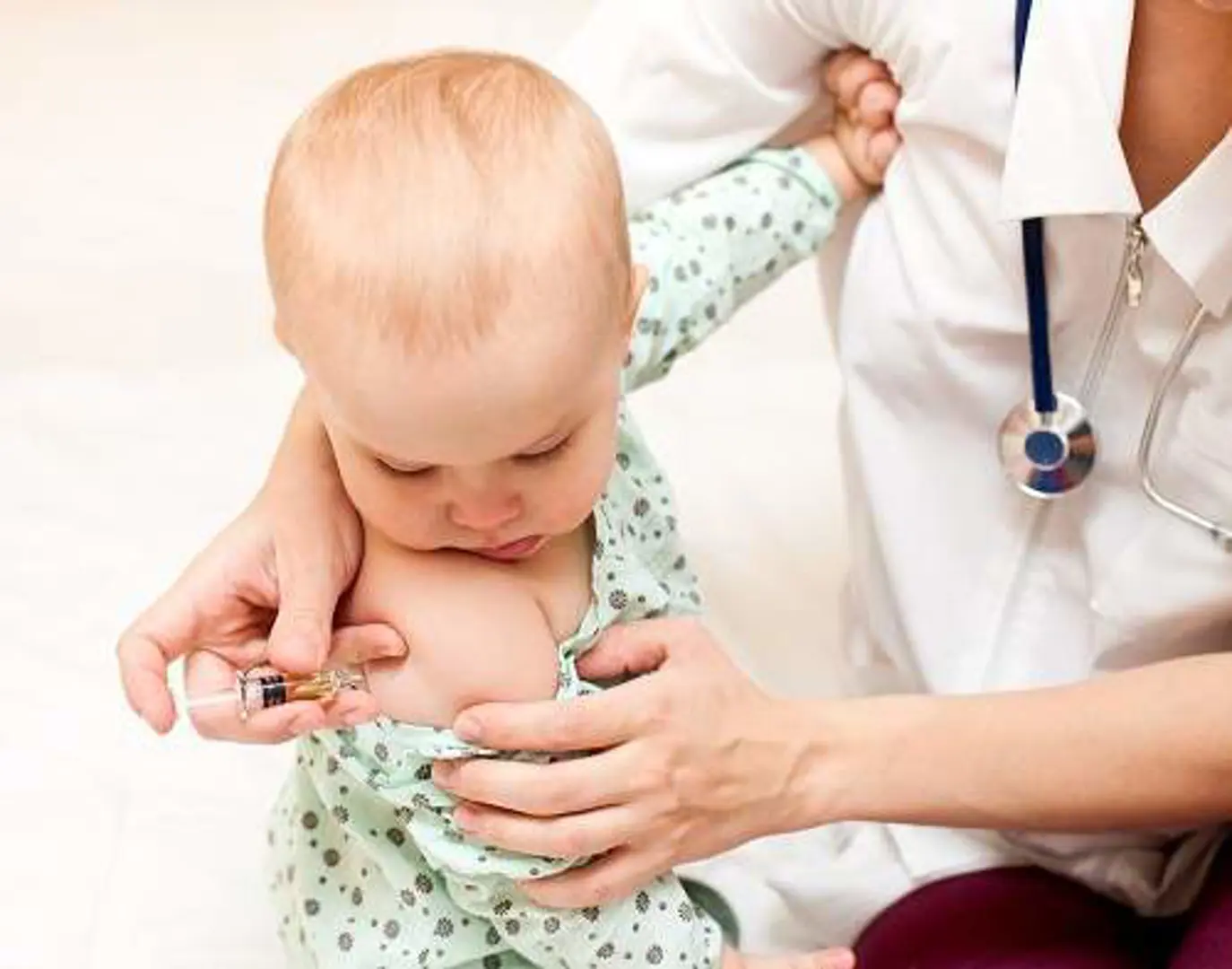 Tiêm vaccine là biện pháp phòng sởi tốt nhất