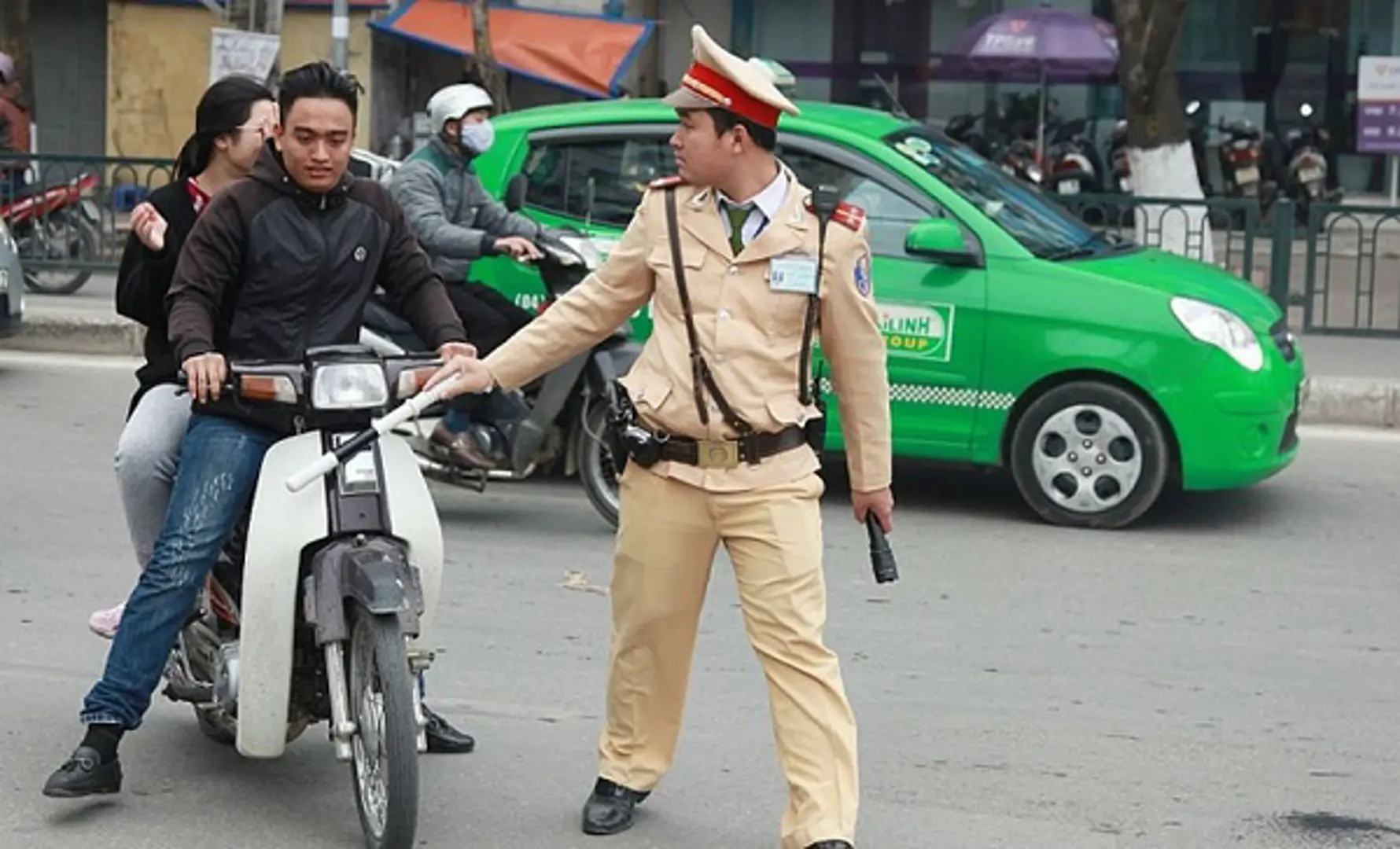 Hà Nội: Kiểm tra, xử lý nghiêm vi phạm không đội mũ bảo hiểm khi tham gia giao thông