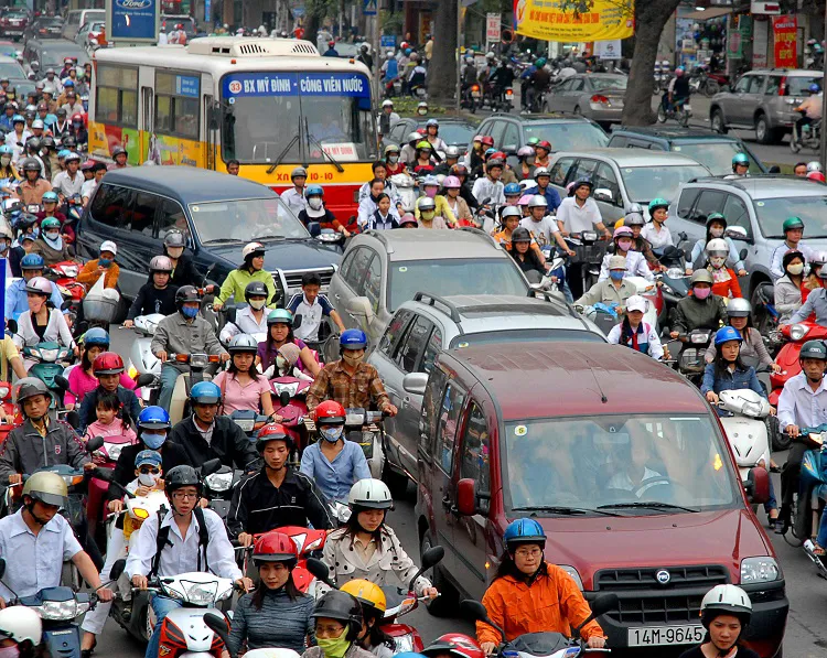 Khí thải từ xe cơ giới: Nguồn ô nhiễm không dễ triệt tiêu