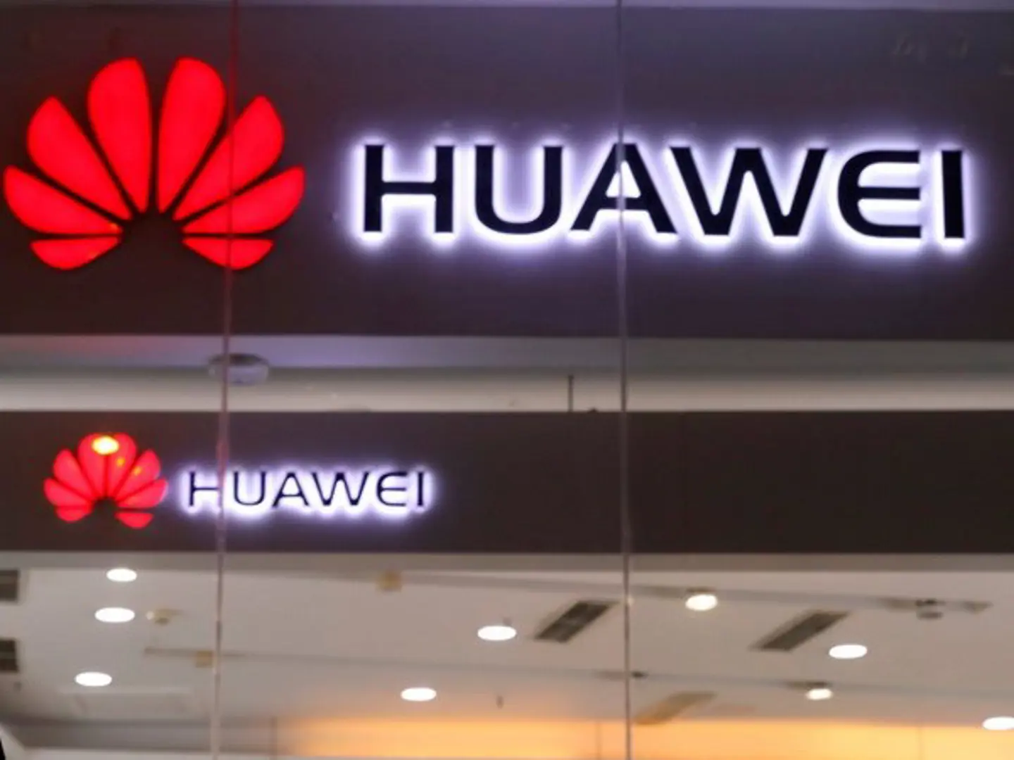 Huawei sa thải nhân viên bị cáo buộc làm gián điệp ở Ba Lan