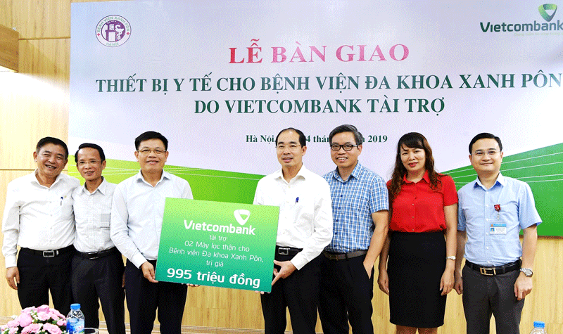 Vietcombank tài trợ 2 máy lọc thận cho Bệnh viện Xanh Pôn Hà Nội