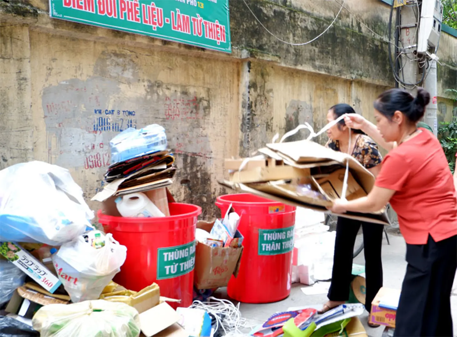 Nữ đảng viên hưu trí vẫn năng động với hoạt động của tổ dân phố