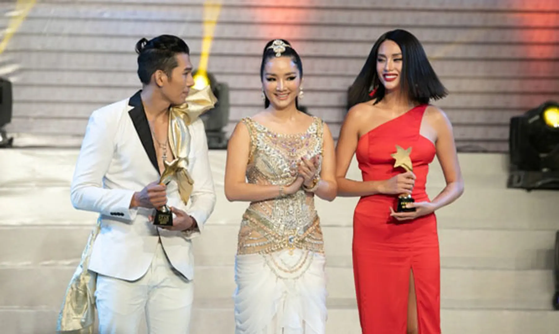 Võ Hoàng Yến, Nam Trung “ẵm giải” tại Haper’s Bazzar Star Awards 2019