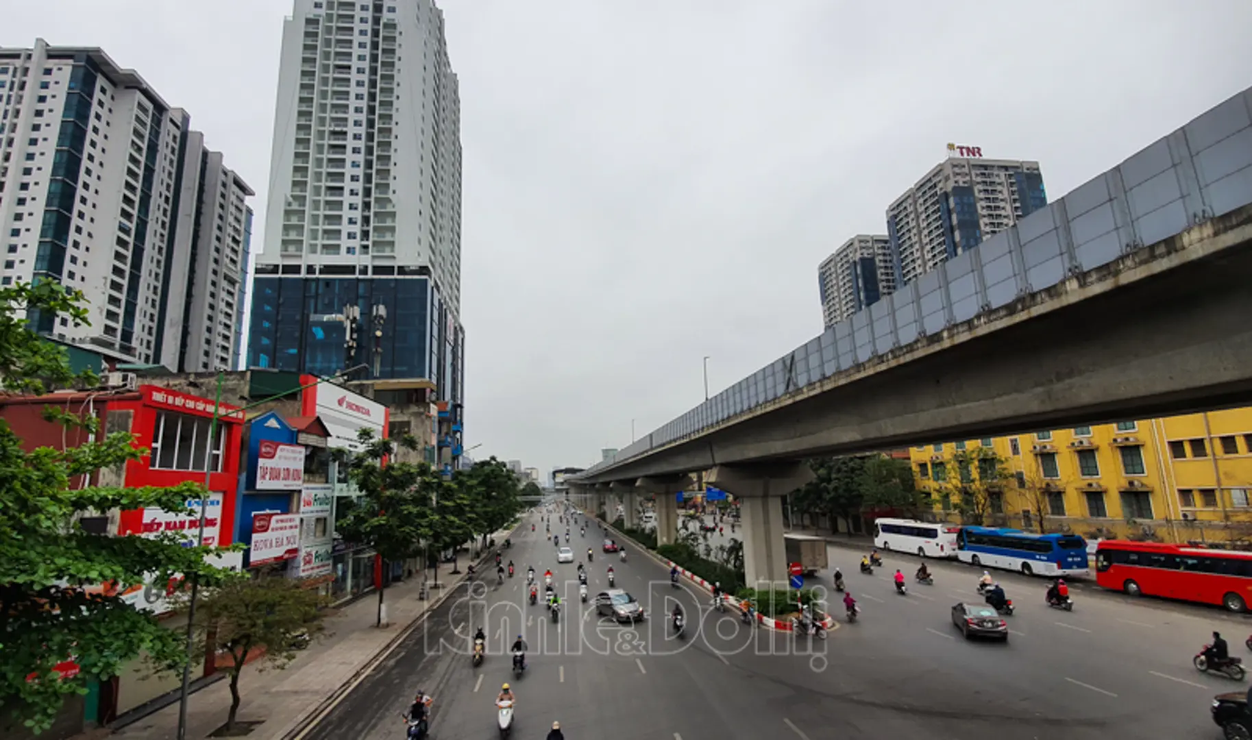 [Ảnh] Nhịp sống tại Hà Nội trong ngày đầu cách ly toàn xã hội