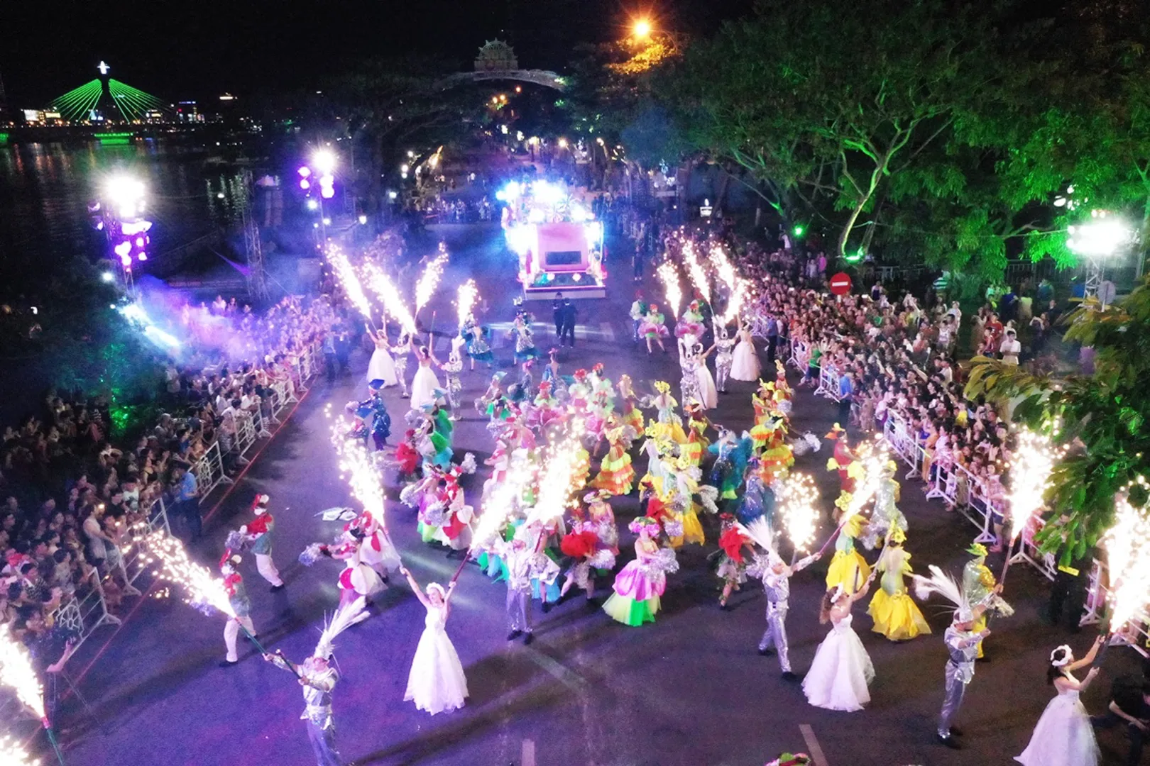 Đà Nẵng cuồng nhiệt trong Carnival đường phố DIFF 2019