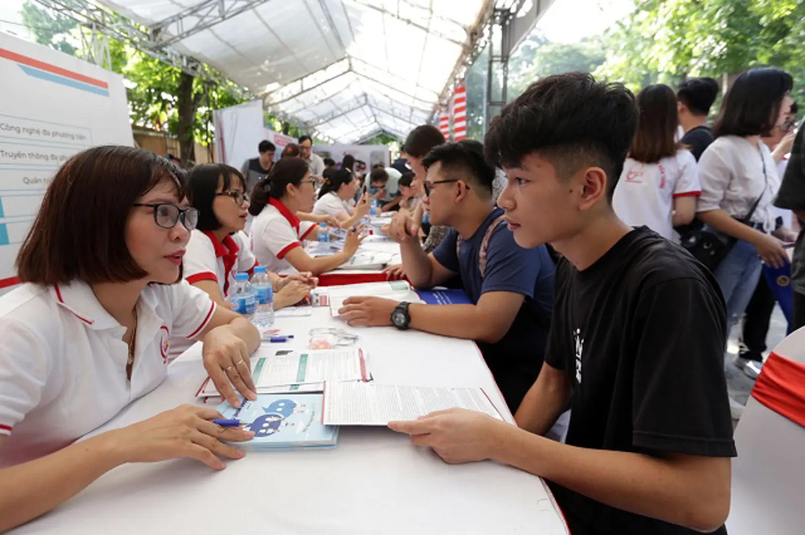 Lo ngại tuyển sinh “vơ bèo, vạt tép”