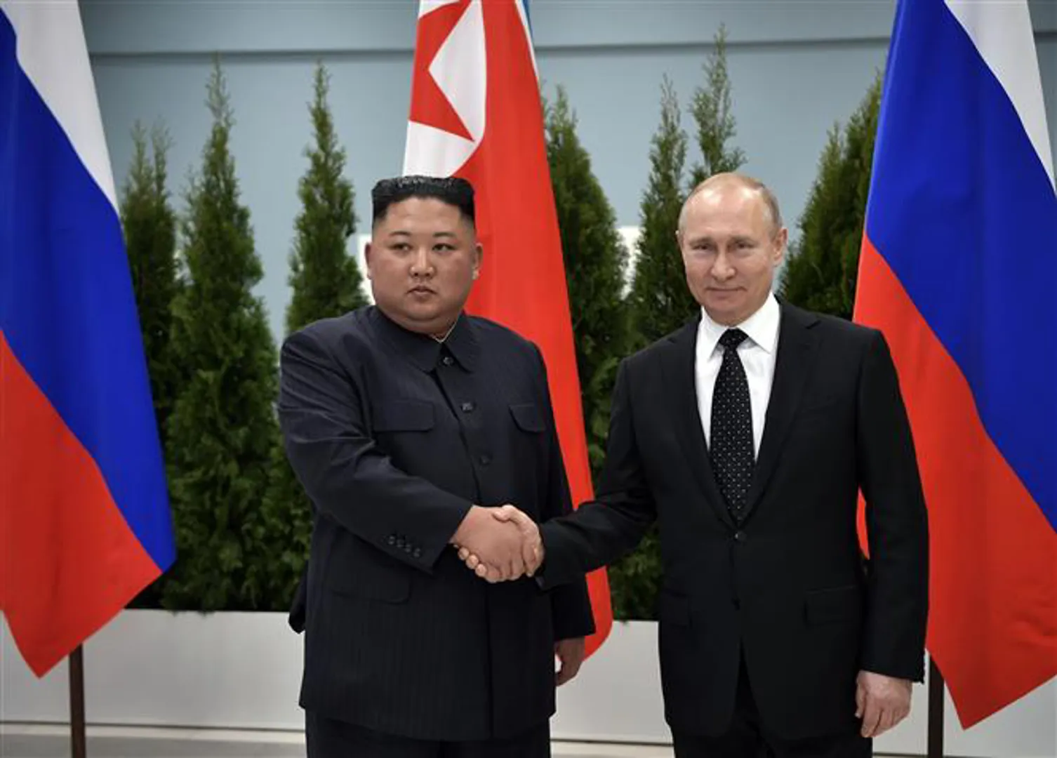 [Ảnh] Ấn tượng lần đầu gặp mặt của lãnh đạo Kim - Putin