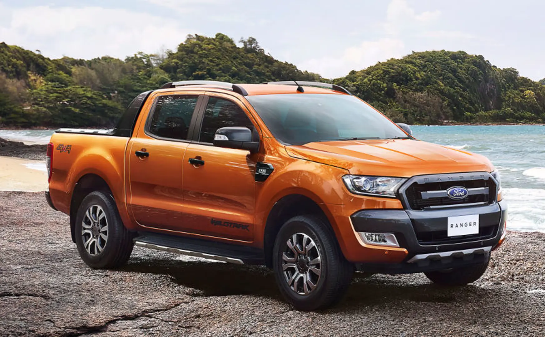 Triệu hồi hơn 9.800 xe bán tải Ford Ranger