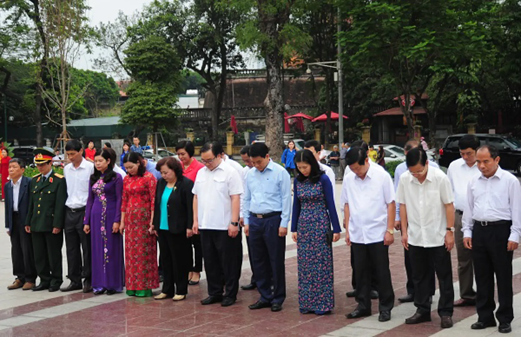 Lãnh đạo TP Hà Nội dâng hoa tưởng niệm V.I Lenin