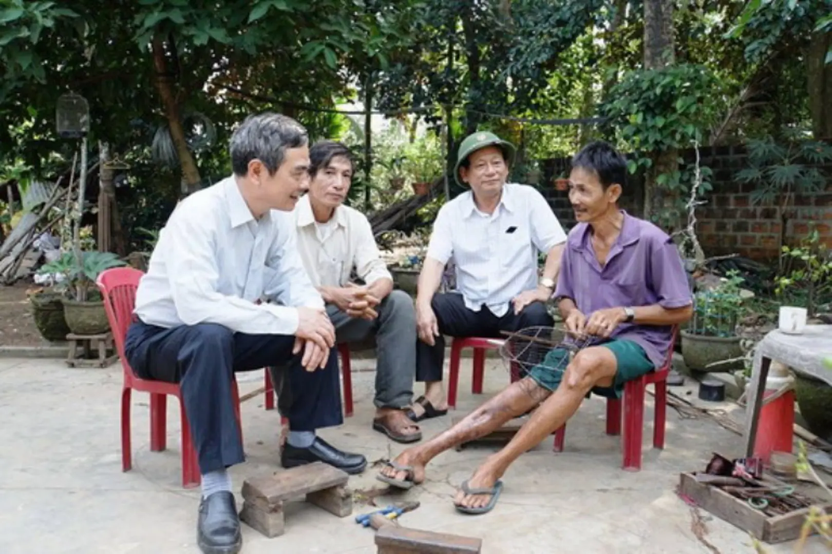 Hỗ trợ mua BHYT cho nạn nhân bom mìn, vật nổ sau chiến tranh