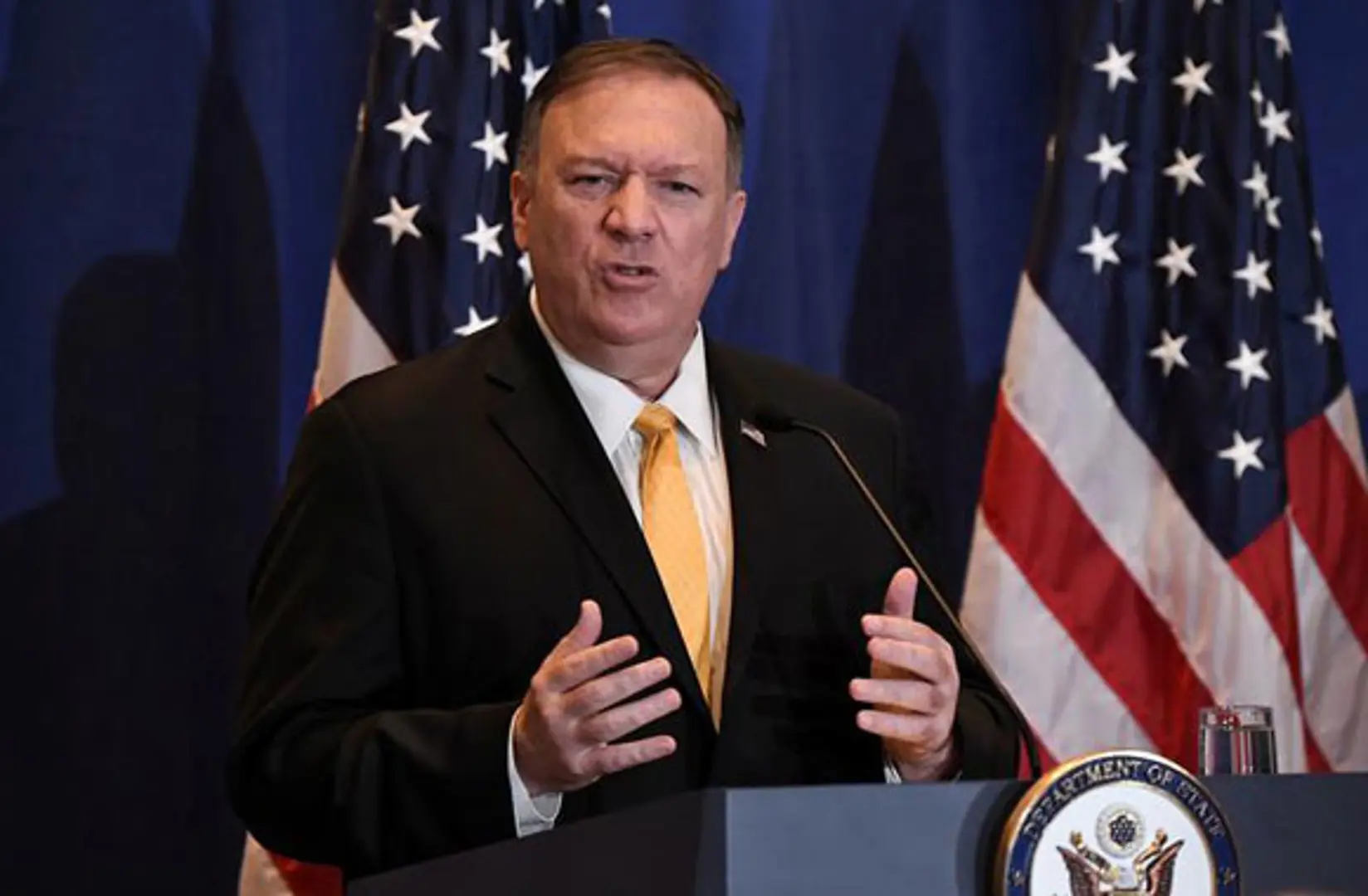 Ngoại trưởng Mỹ Pompeo nhận trát hầu tòa giữa “sóng gió” Ukraina