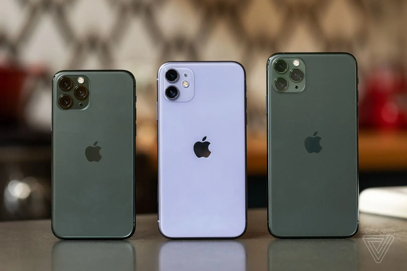 iPhone 11 chính hãng "cháy hàng"