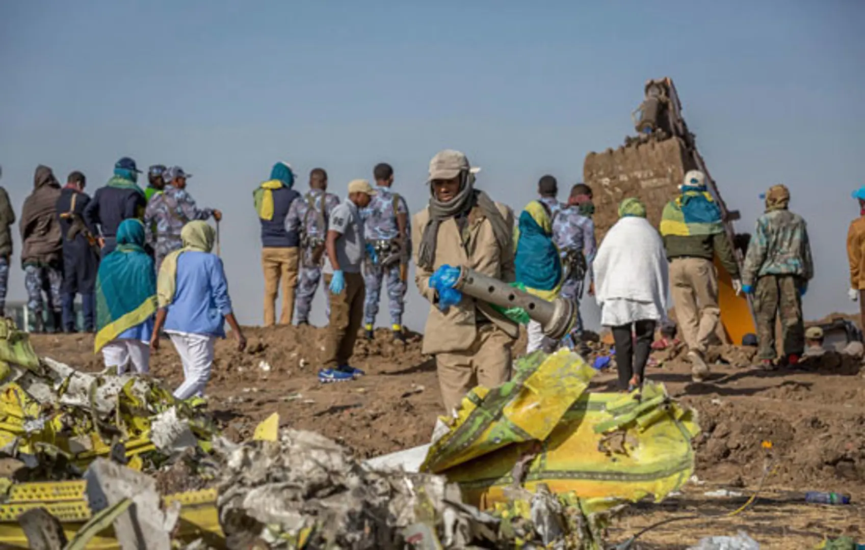 Máy bay Ethiopia bốc khói và chuyển hướng đột ngột trước khi rơi