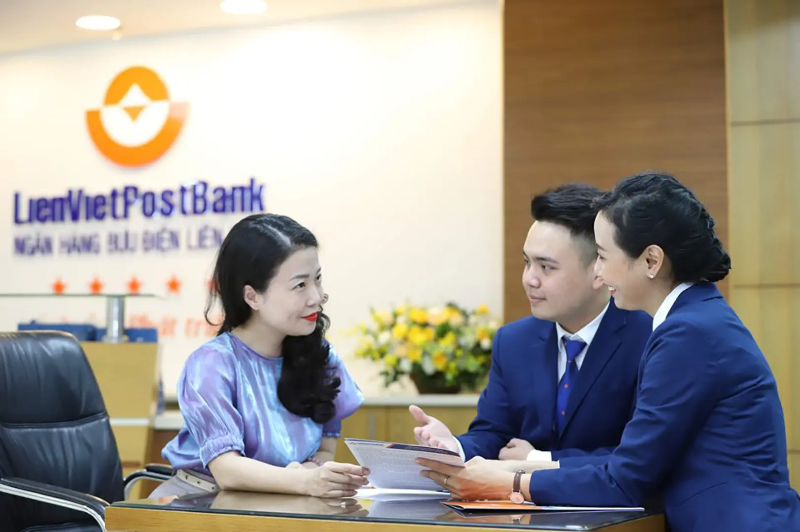 Cổ phiếu LPB "đỏ sàn" kéo nguyên Chủ tịch LienVietPostBank tụt gần 20 bậc trên bảng xếp hạng “đại gia”