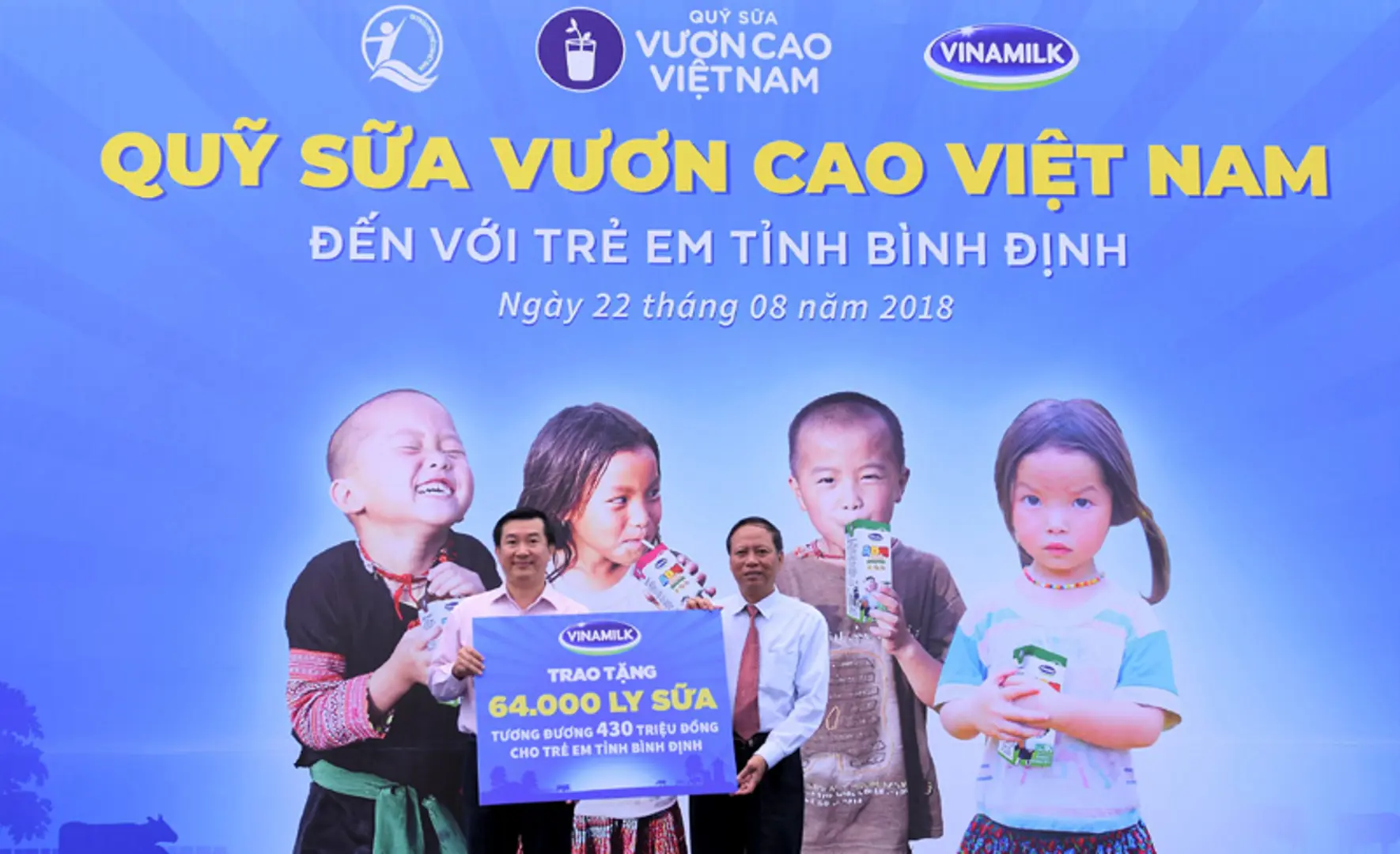 Quỹ sữa vươn cao Việt Nam và Vinamilk trao 64.000 ly sữa cho trẻ em Bình Định