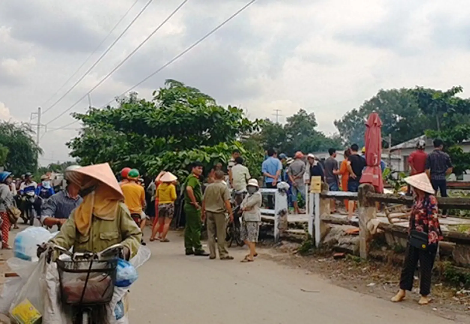 TP Hồ Chí Minh: Người phụ nữ nghi lao vào tàu hỏa tử vong