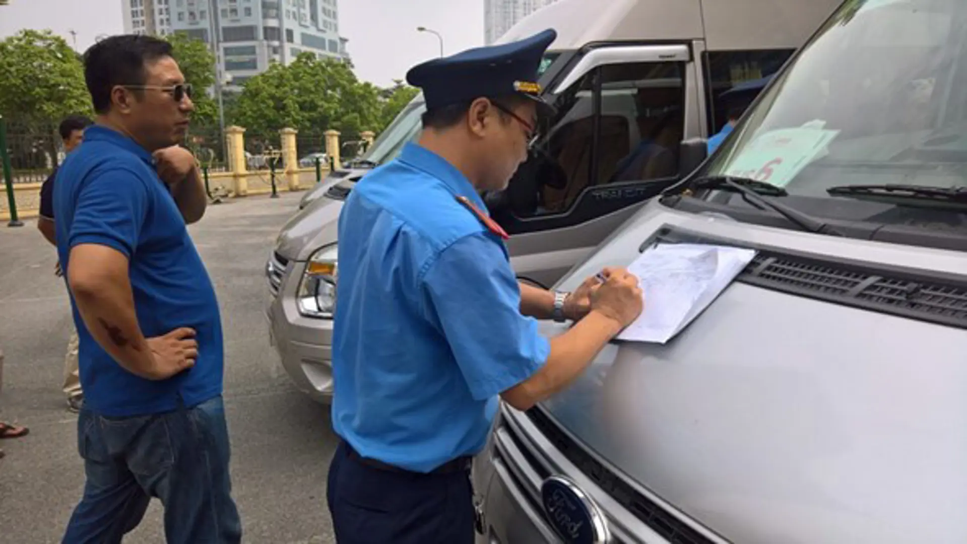 Hà Nội: Kiểm tra hàng loạt lái xe ô tô vận chuyển học sinh