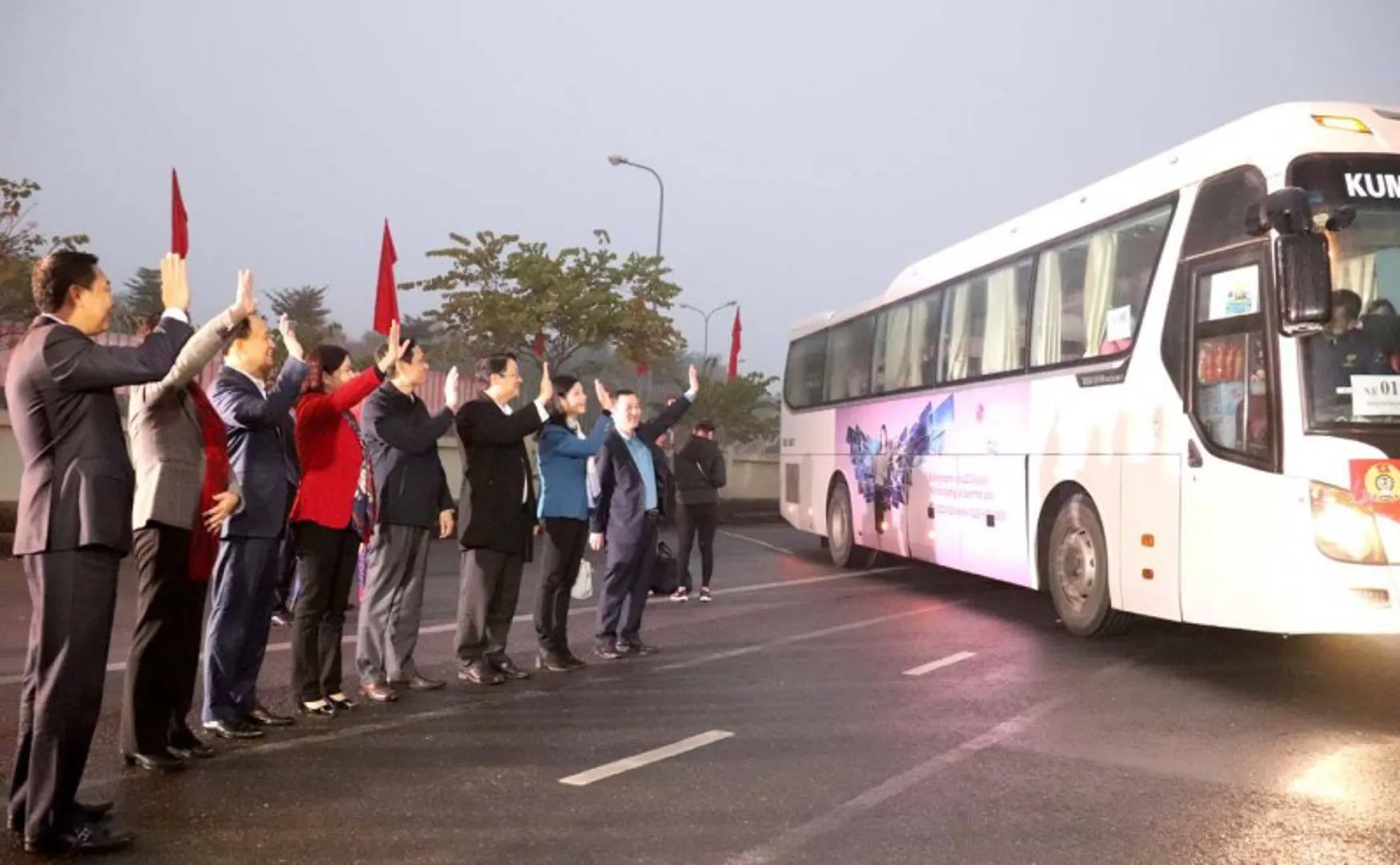 Hà Nội: Lãnh đạo Thành phố chu đáo, ân cần tiễn công nhân về quê ăn Tết