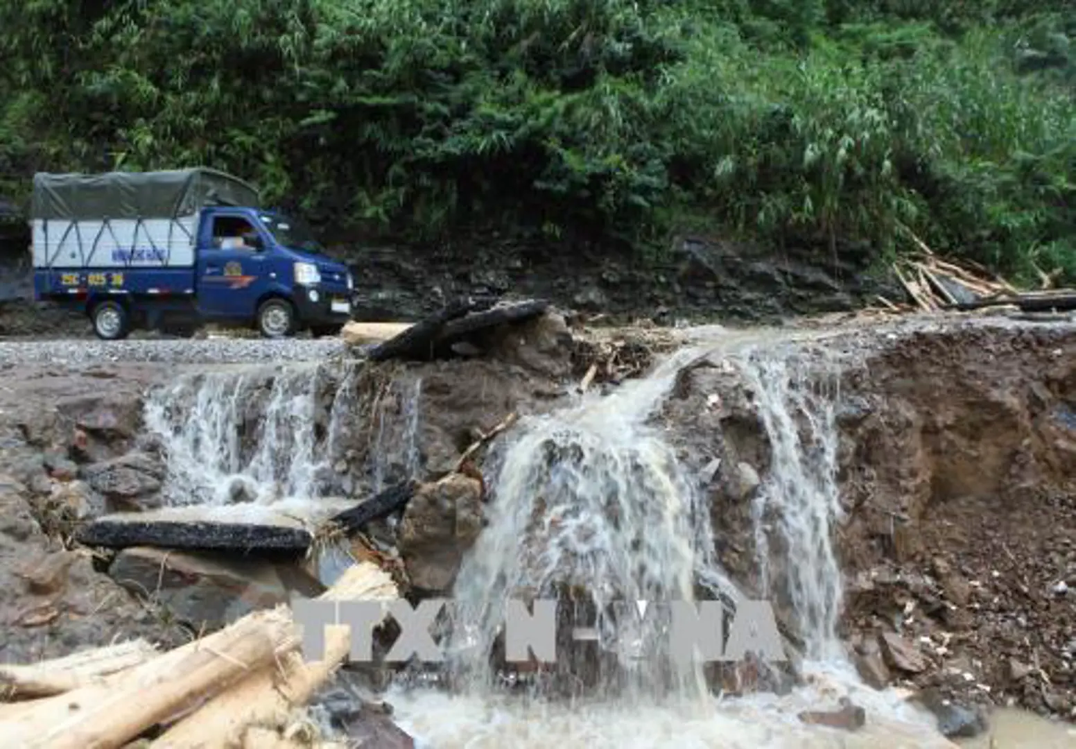 Các tỉnh miền núi tiếp tục mưa lớn, lũ quét gây thiệt hại nghiêm trọng về người và tài sản