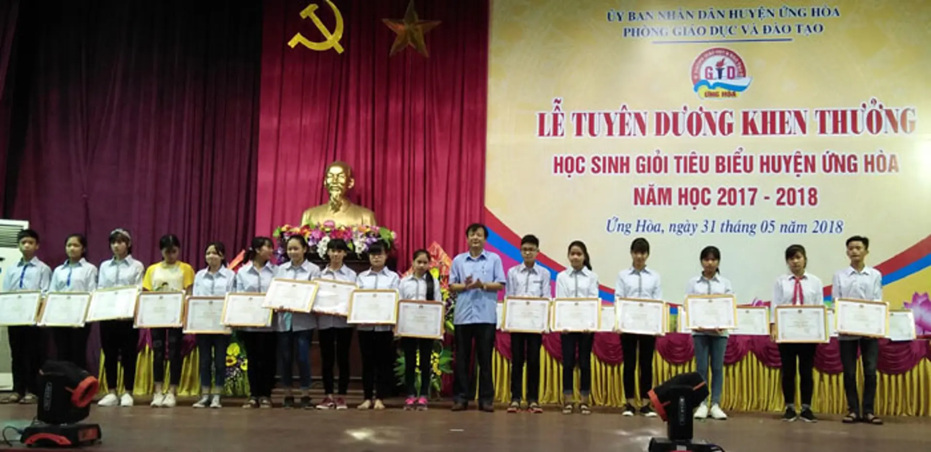 Huyện Ứng Hòa tuyên dương 213 học sinh giỏi tiêu biểu